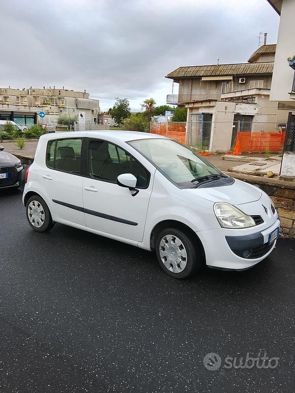 Usata Renault Modus 75 CV (55 kW) 2010 Bianco Monovolume