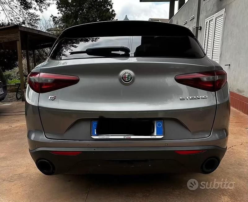 Usata Alfa Romeo Stelvio Executive 201 CV (147 kW) 2017 Grigio SUV