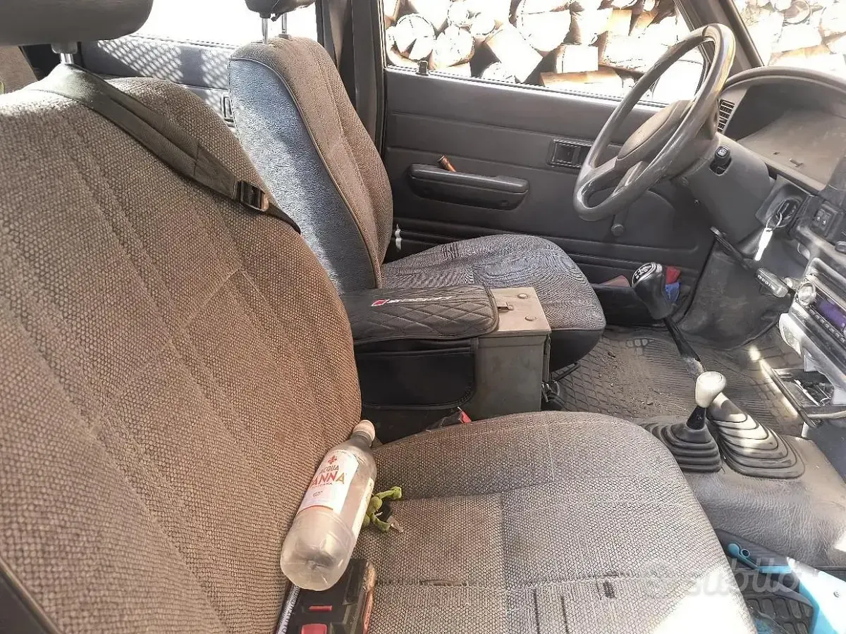 Usata Toyota HiLux 1989 Grigio Pick-up