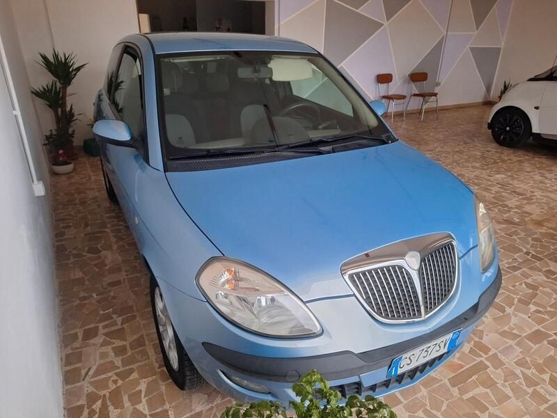 Usata Lancia Ypsilon 69 CV (50 kW) 2005 Blu Utilitaria