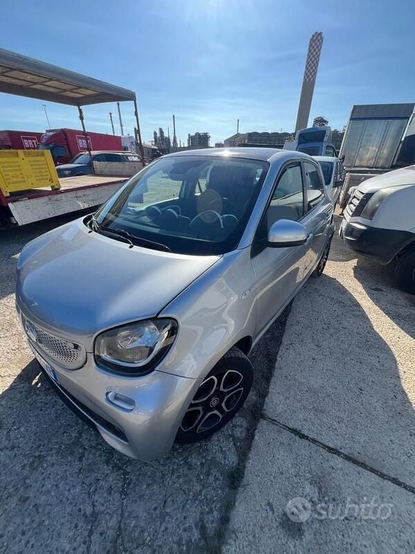 Grigio Usata 2016 Smart ForFour Prime Utilitaria | 9000 € (Buon prezzo) - Immagine 1/4