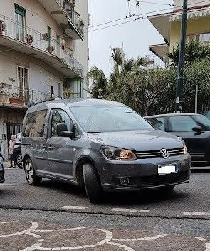 Begagnad VW Caddy 140 HK (102 kW) 2015 Svart Minibuss