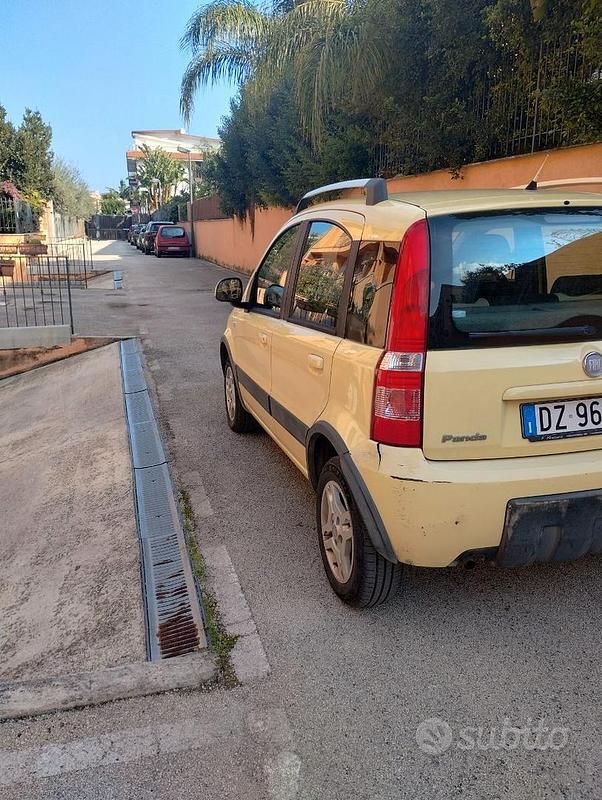 Usata Fiat Panda 77 CV (56 kW) 2010 Giallo Monovolume