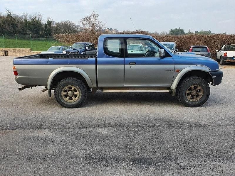 Usata Mitsubishi L200 100 CV (73 kW) 1999 Blu Pick-up