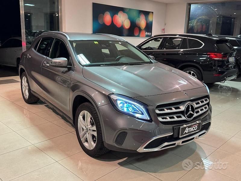 Usata Mercedes GLA200 136 CV (100 kW) 2018 Grigio SUV