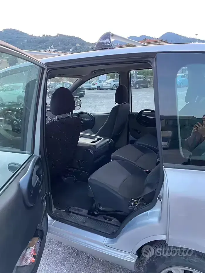 Usata Fiat Multipla 103 CV (75 kW) 2011 Grigio Monovolume
