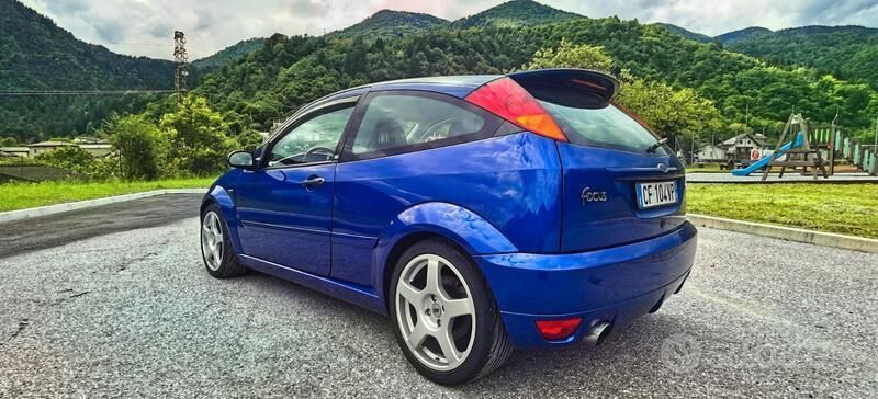 Usata Ford Focus RS 215 CV (158 kW) 2003 Blu Utilitaria