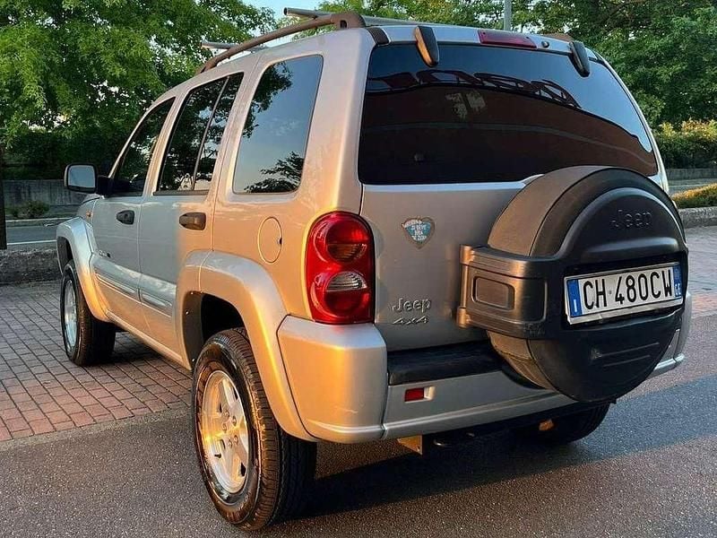 Usata Jeep Cherokee Sport 143 CV (105 kW) 2003 Argento SUV