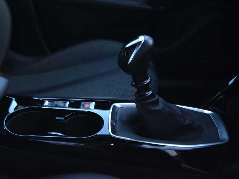 Usata Peugeot 2008 Allure 101 CV (74 kW) 2025 Bianco SUV