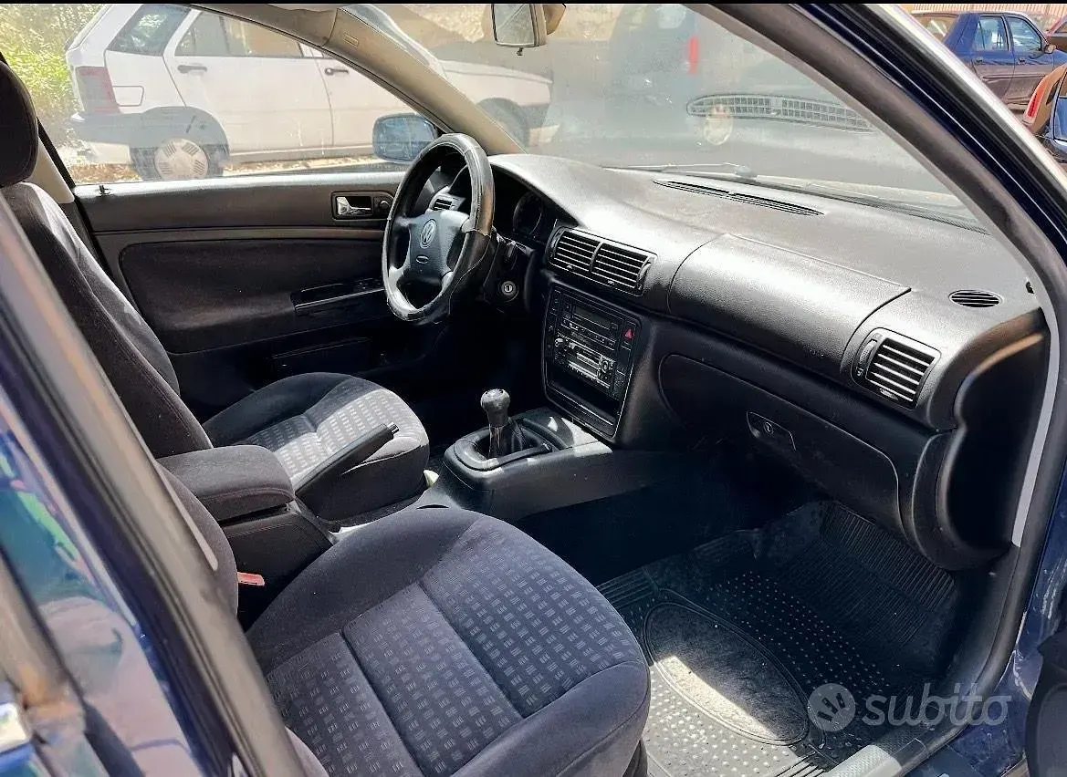 Usata VW Passat 130 CV (95 kW) 2001 Bluazzurro Berlina