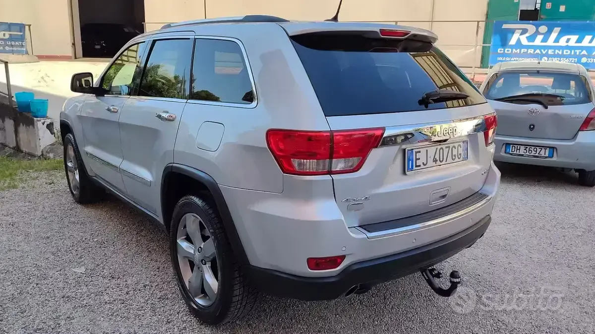 Usata Jeep Grand Cherokee Overland 241 CV (177 kW) 2011 Grigio SUV