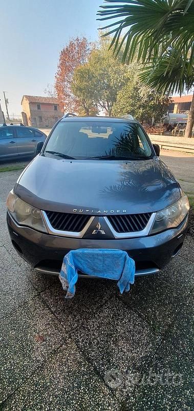 Usata Mitsubishi Outlander Instyle 156 CV (114 kW) 2008 Grigio SUV