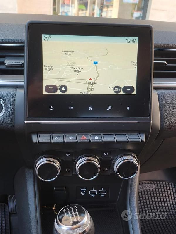 Usata Renault Captur Techno 101 CV (74 kW) 2023 Grigio SUV