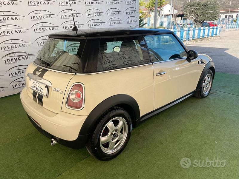 Usata Mini ONE 89 CV (65 kW) 2012 Bianco Utilitaria