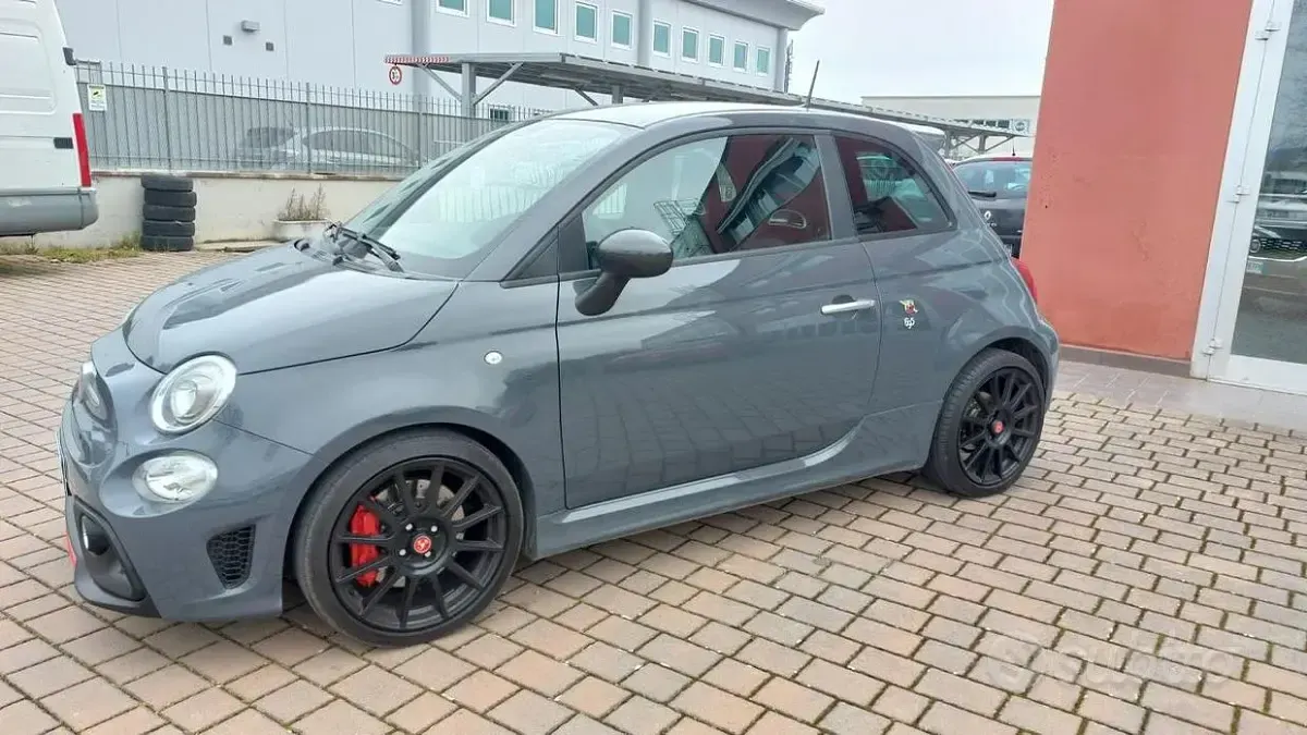 Usata Abarth 695 179 CV (131 kW) 2017 Grigio Utilitaria