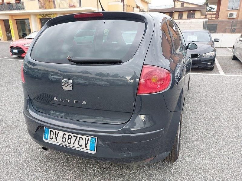 Usata Seat Altea Style 105 CV (77 kW) 2009 Grigio Monovolume