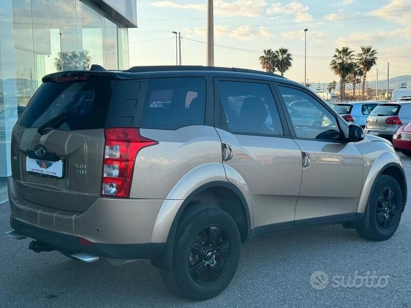 Usata Mahindra XUV500 140 CV (102 kW) 2013 Oro SUV