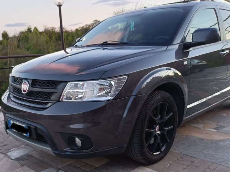 Nero Usata 2015 Fiat Freemont Black Code SUV | 9000 € (Buon prezzo) - Immagine 1/4