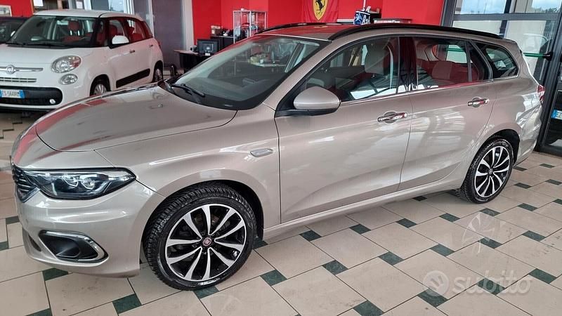 Usata Fiat Tipo Lounge 120 CV (88 kW) 2018 Marrone Station wagon
