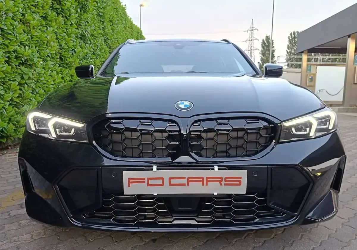 Usata BMW 330 M Sport 245 CV (180 kW) 2025 Nero zaffiro metallizzato Station wagon