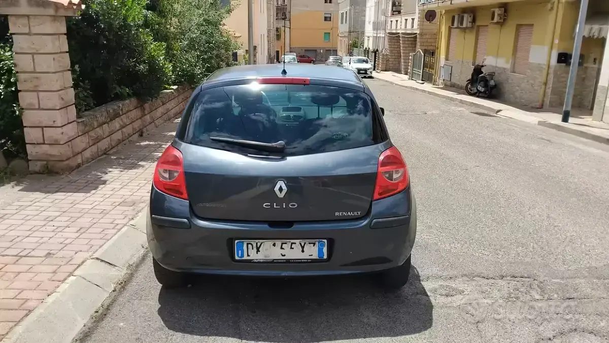 Usata Renault Clio II 75 CV (55 kW) 2007 Berlina