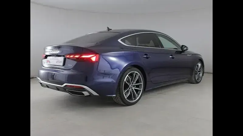Usata Audi A5 Sportback S-Line 204 CV (150 kW) 2024 Blu navarra metallizzato Utilitaria