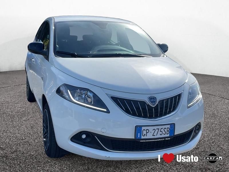 Usata Lancia Ypsilon Gold 70 CV (51 kW) 2023 Bianco Utilitaria