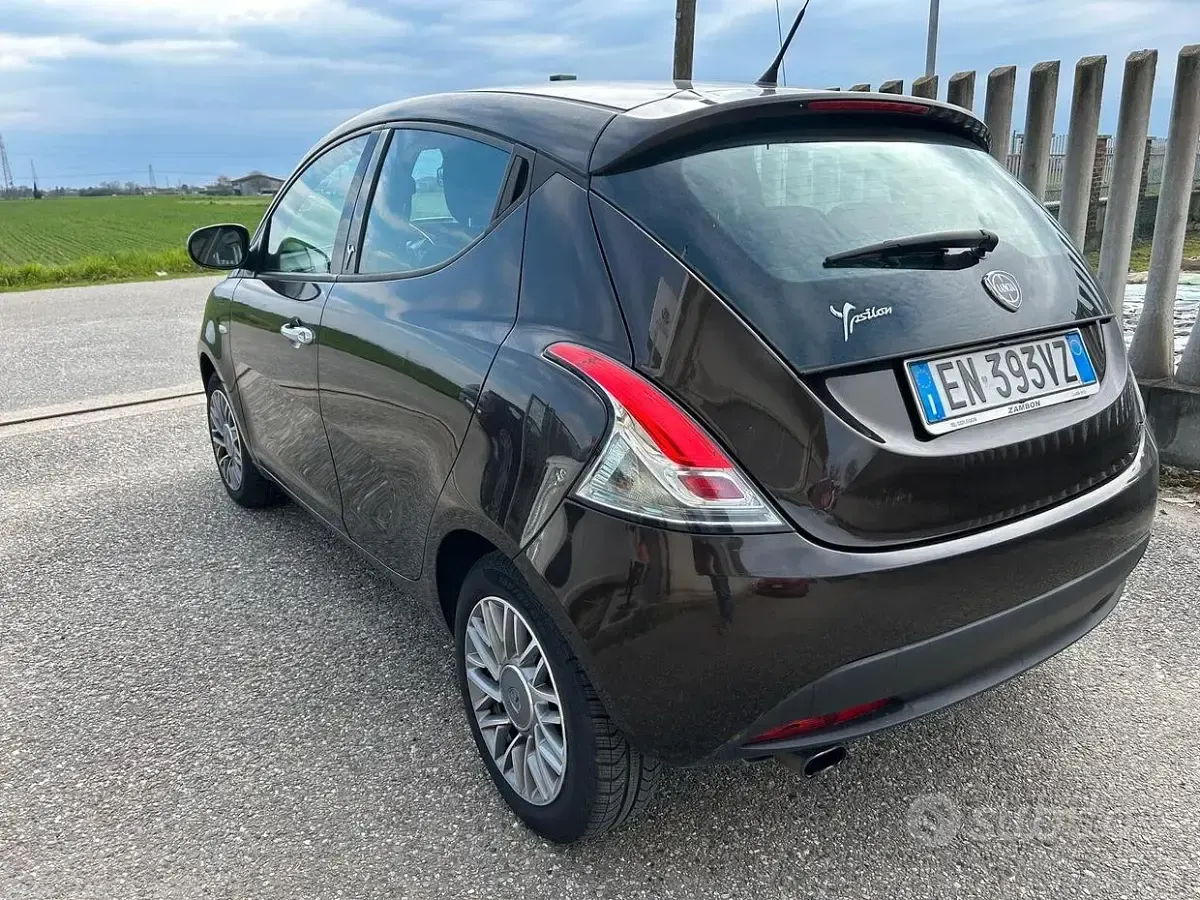 Usata Lancia Ypsilon 69 CV (50 kW) 2026 Nero Utilitaria