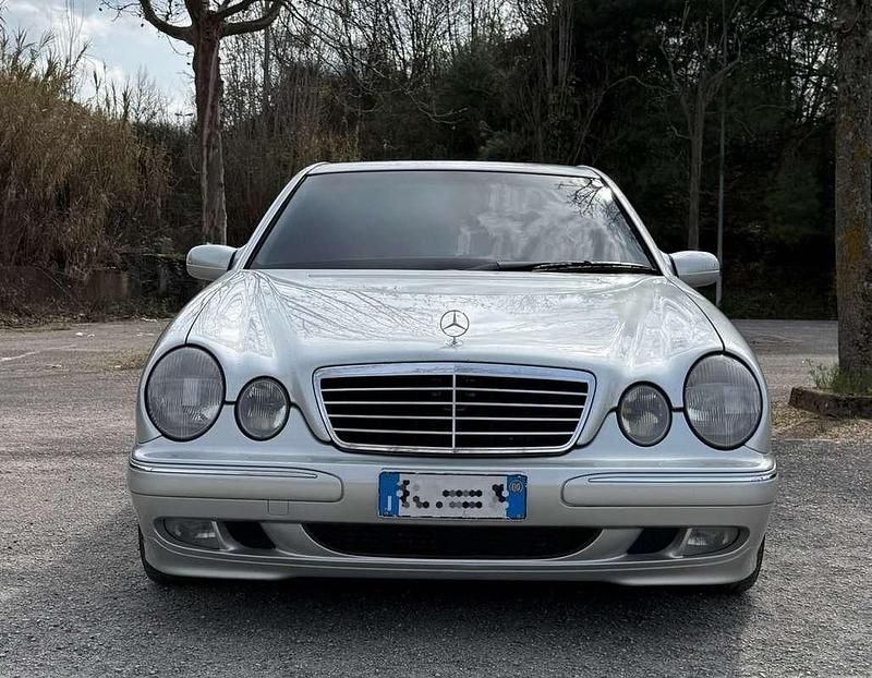 Usata Mercedes E320 Avantgarde 197 CV (144 kW) 2000 Grigio Berlina