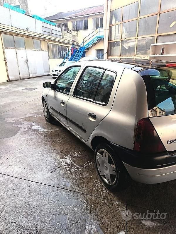Usata Renault Clio II 2000 Berlina