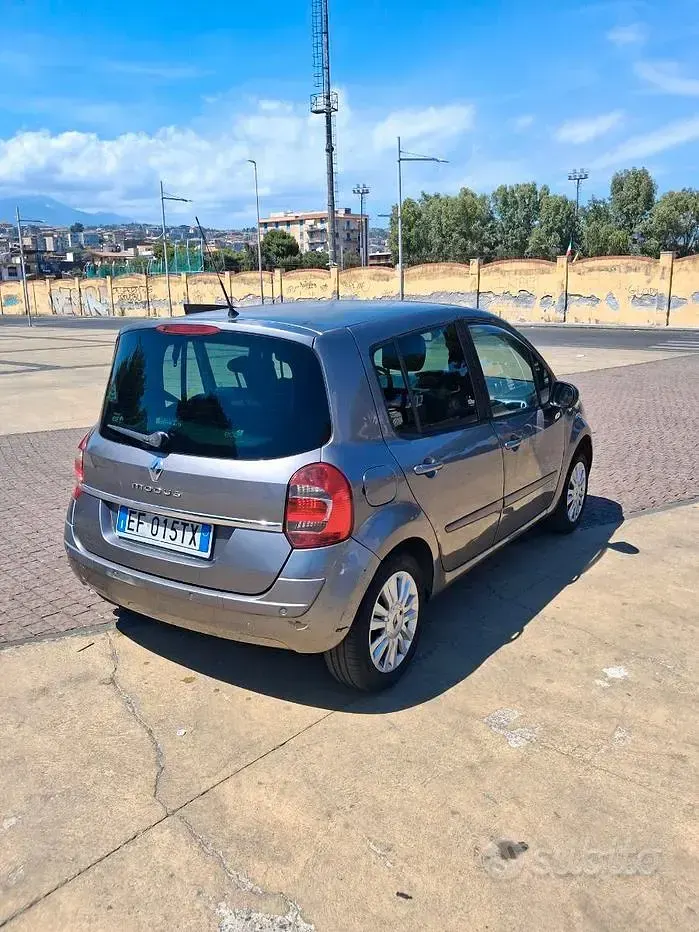 Usata Renault Modus 90 CV (66 kW) 2010 Grigio Monovolume