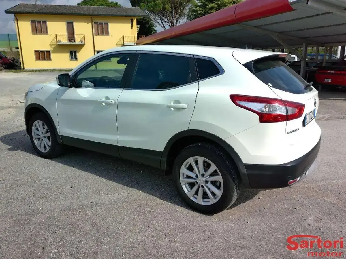 Usata Nissan Qashqai 110 CV (80 kW) 2015 Bianco SUV