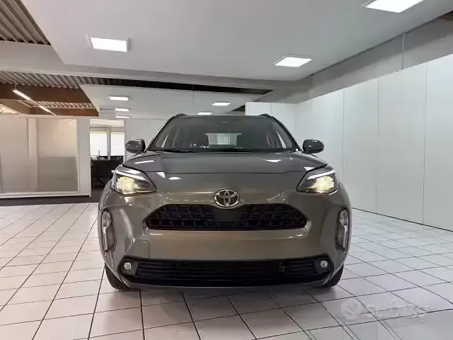 Usata Toyota Yaris Cross Active 116 CV (85 kW) 2025 Marrone SUV