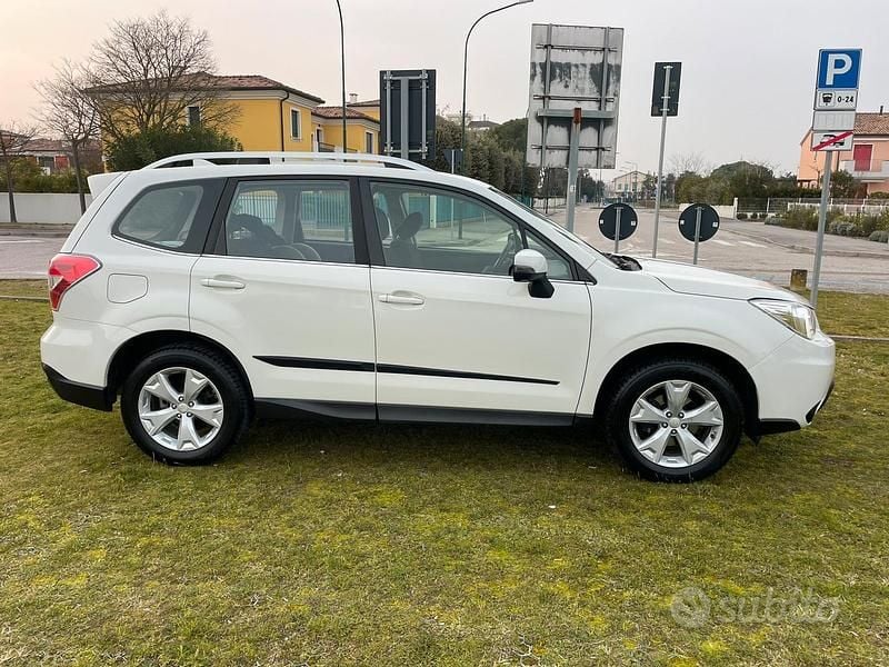 Usata Subaru Forester 150 CV (110 kW) 2015 Bianco SUV