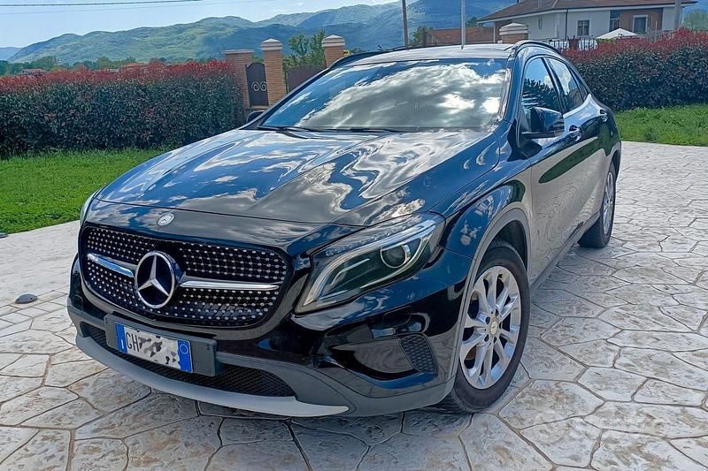 Usata 2015 Mercedes GLA200 Premium SUV | 14.900 € (Buon prezzo) - Immagine 1/4