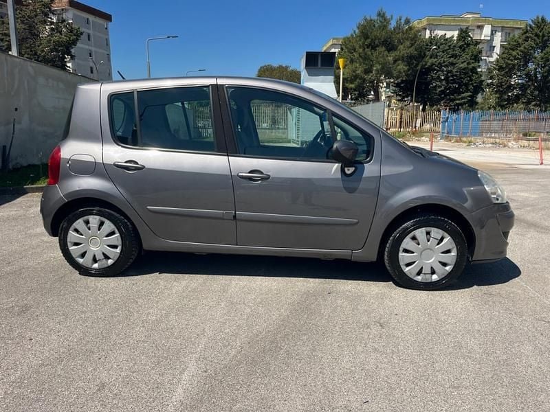 Usata Renault Modus Dynamique 75 CV (55 kW) 2008 Grigio Monovolume