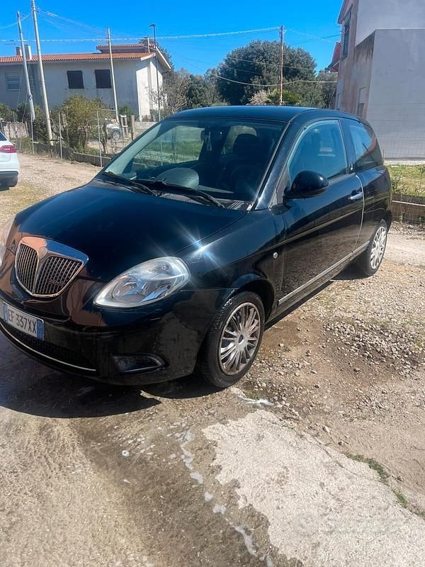 Usata Lancia Ypsilon 69 CV (50 kW) 2011 Nero Utilitaria