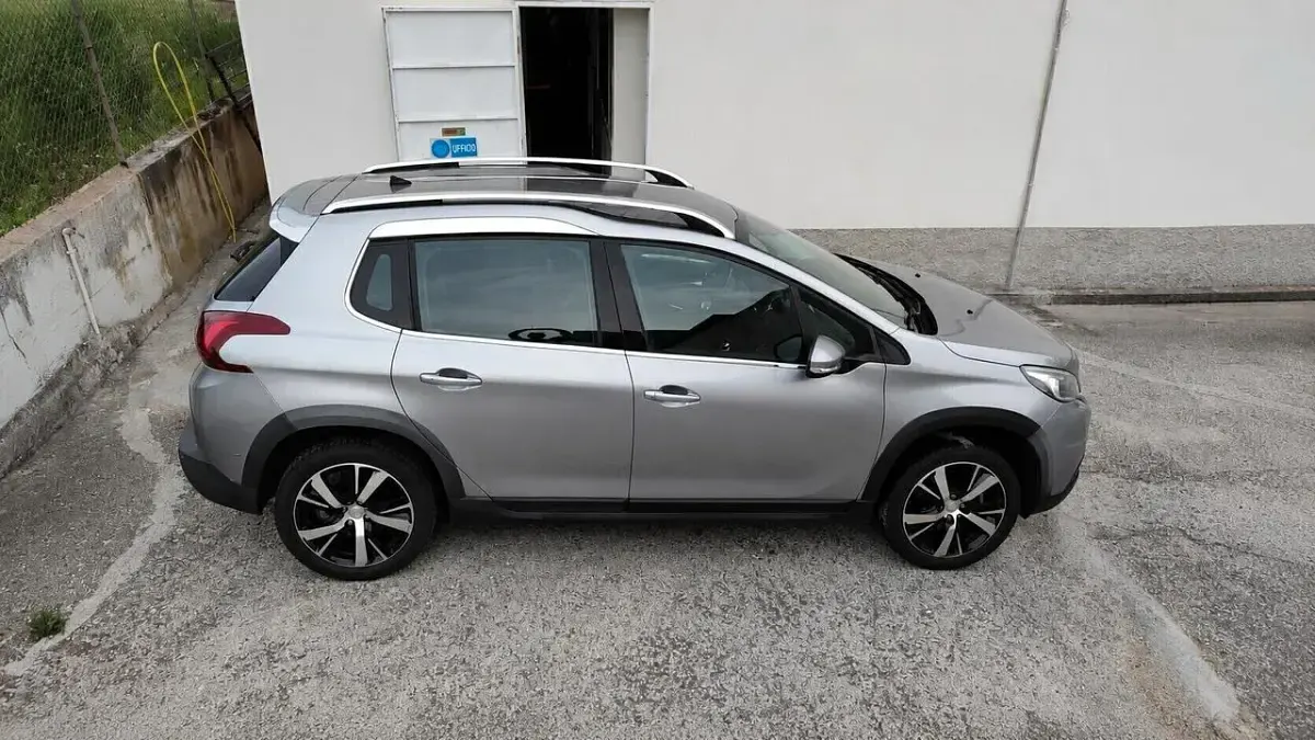 Usata Peugeot 2008 120 CV (88 kW) 2018 Argento SUV