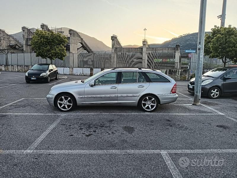 Usata Mercedes C320 218 CV (160 kW) 2001 Grigio Station wagon