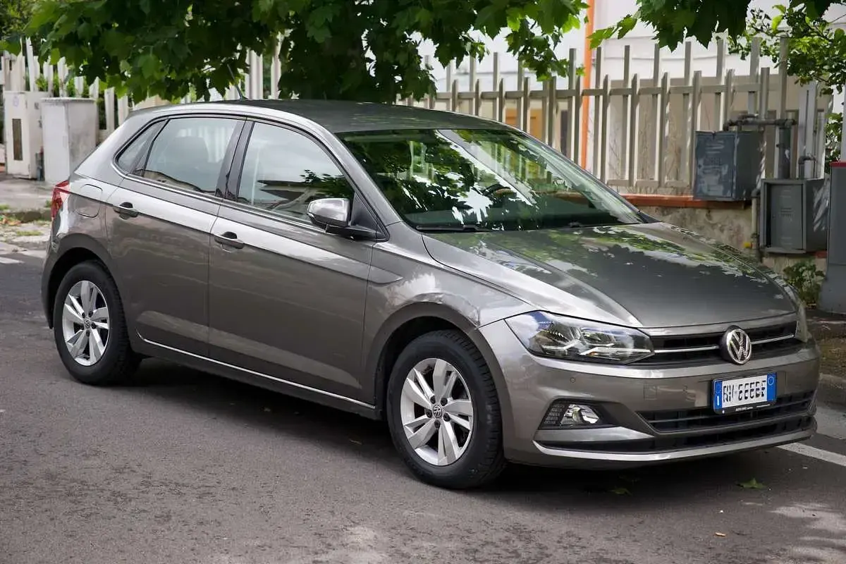 Begagnad VW Polo Comfortline 80 HK (58 kW) 2019 Grå Halvkombi