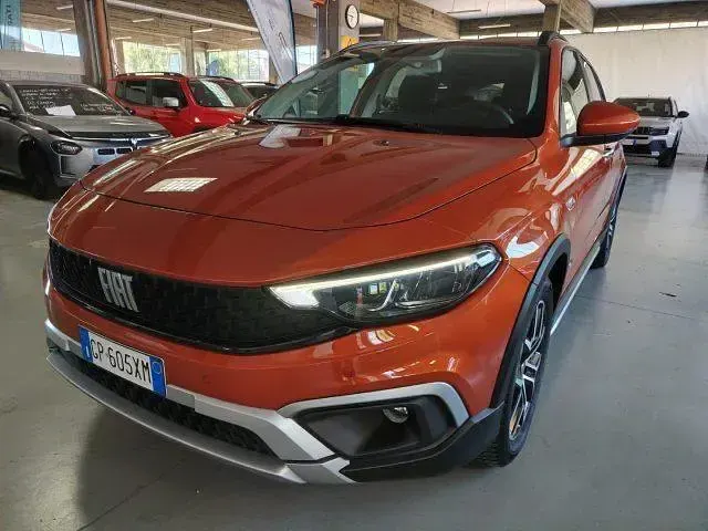 Usata Fiat Tipo Cross 131 CV (96 kW) 2023 Arancione Station wagon