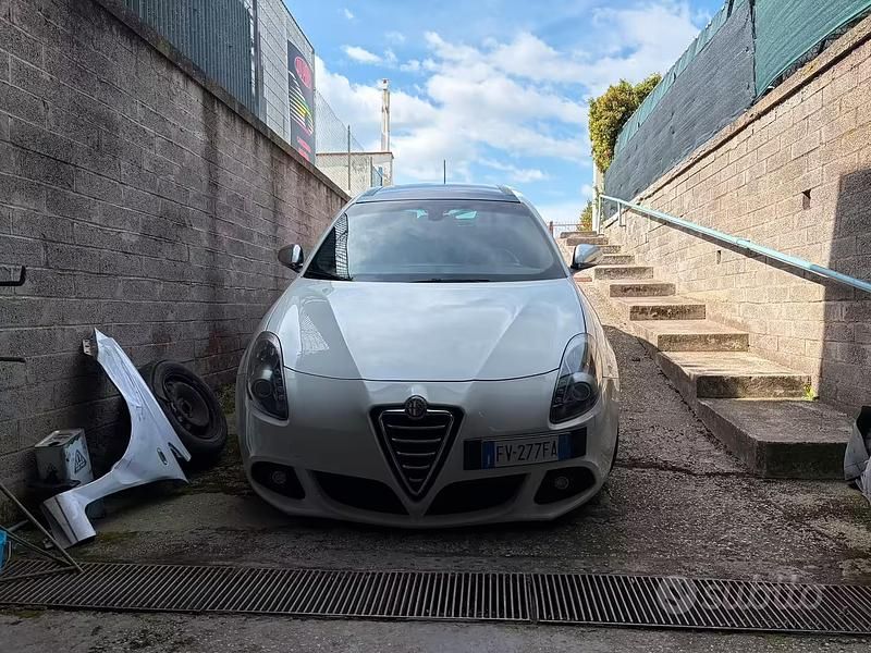 Usata Alfa Romeo Giulietta 140 CV (102 kW) 2012 Bianco Utilitaria