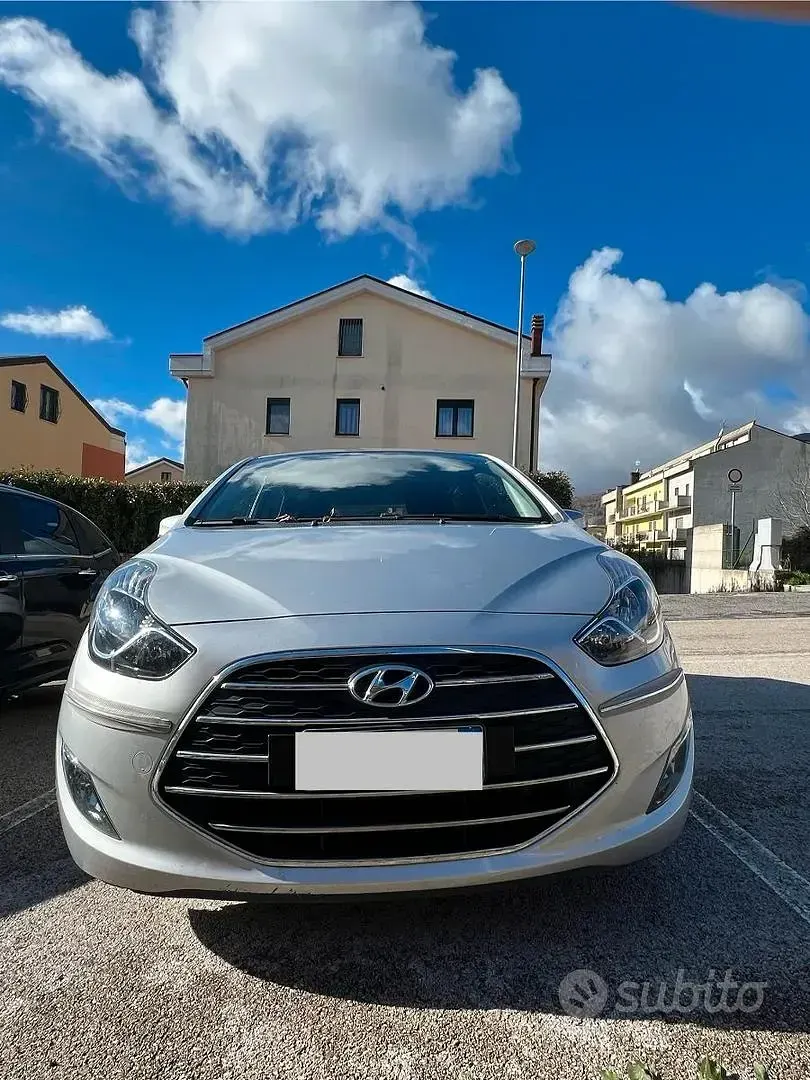 Usata Hyundai ix20 90 CV (66 kW) 2016 Grigio Utilitaria