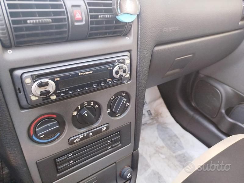Usata Opel Astra 80 CV (58 kW) 2003 Berlina