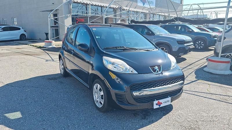 Usata Peugeot 107 Access 68 CV (50 kW) 2012 Nero Utilitaria