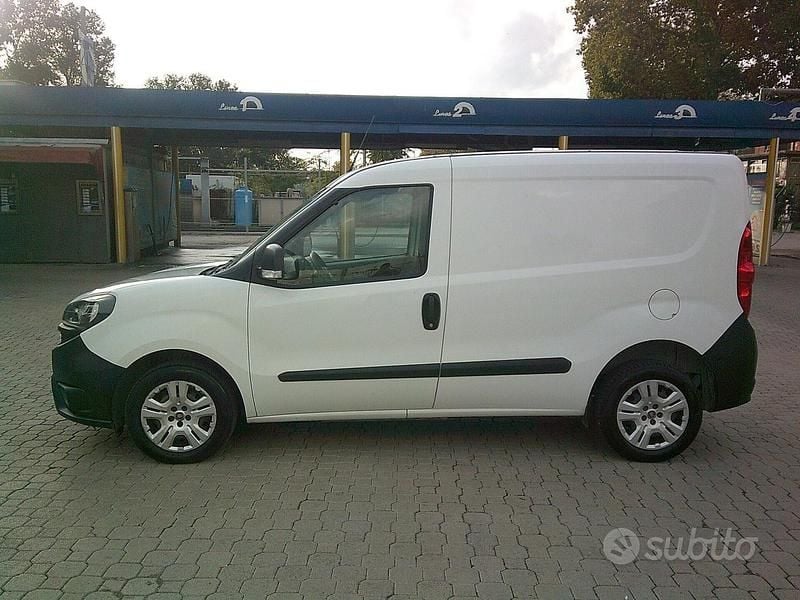 Usata Fiat Doblò Lounge 105 CV (77 kW) 2019 Bianco Monovolume