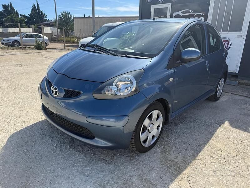 Blu Usata 2008 Toyota Aygo Due volumi | 3800 € (Buon prezzo) - Immagine 1/4