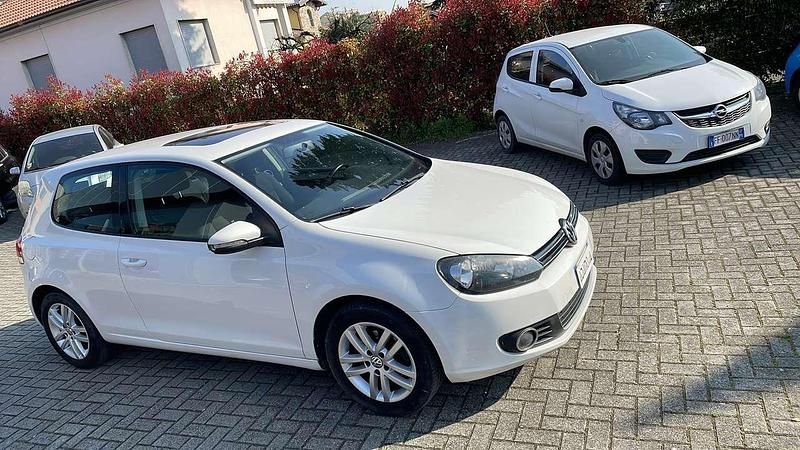 Usata VW Golf VI Highline 105 CV (77 kW) 2011 Bianco Utilitaria