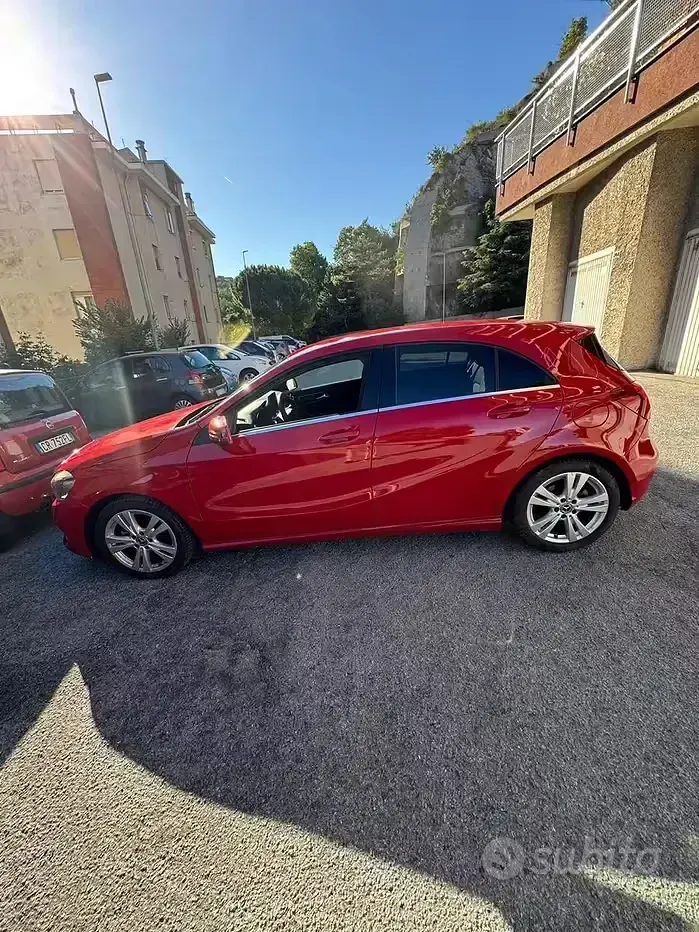 Usata Mercedes A180 109 CV (80 kW) 2017 Rosso Berlina