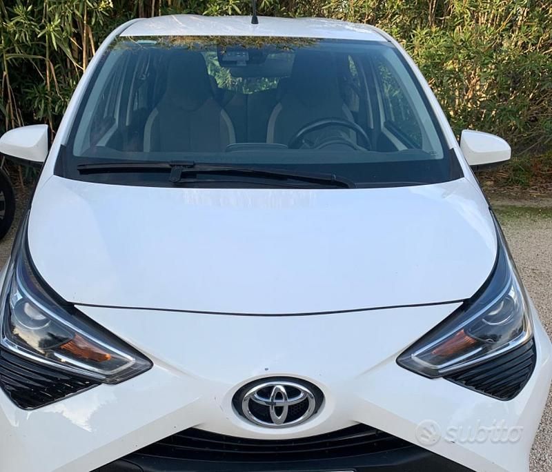 Bianco Usata 2021 Toyota Aygo Connect Style Due volumi | 11.500 € (Buon prezzo) - Immagine 1/4